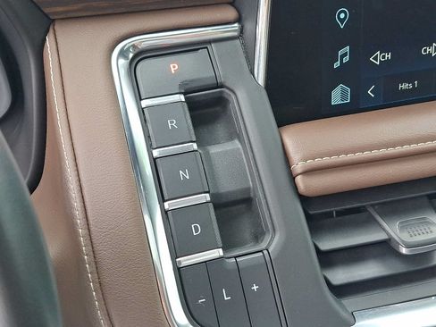 Used 2023 Chevrolet Suburban High Country w/ LPO, Illumination Package AWD/4WD image 16