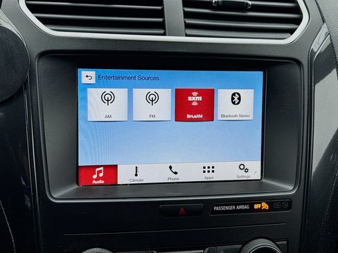 Used 2018 Ford Explorer XLT w/ Equipment Group 201A AWD/4WD image 11