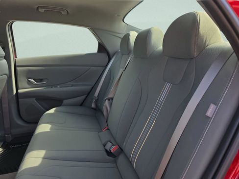 New 2025 Hyundai Elantra SEL image 11