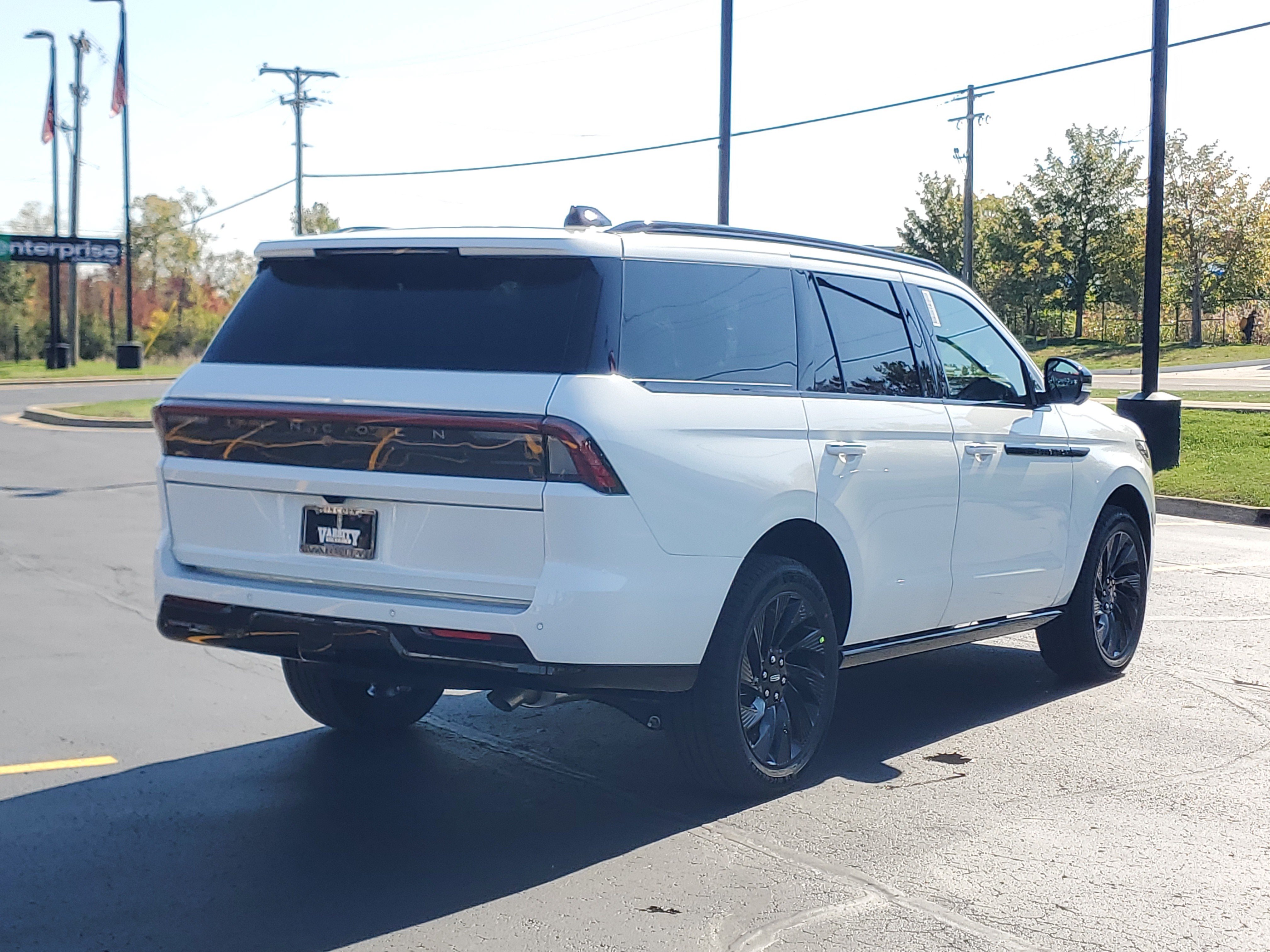 New 2027 Lincoln Navigator Reserve w/ Jet Appearance Package AWD/4WD image 4