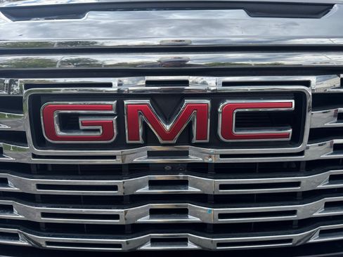 Used 2022 GMC Sierra 1500 Denali w/ Denali Carbonpro Edition AWD/4WD image 9