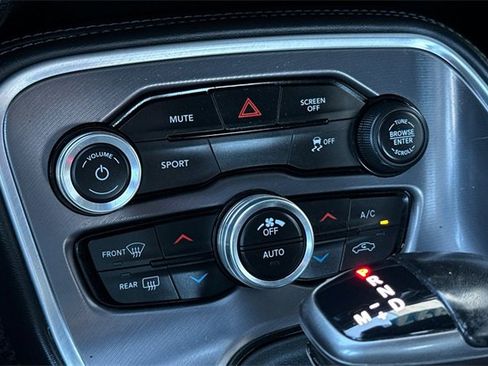 Used 2019 Dodge Challenger SXT image 21