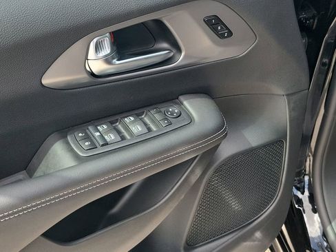 New 2026 Chrysler Pacifica Select image 43