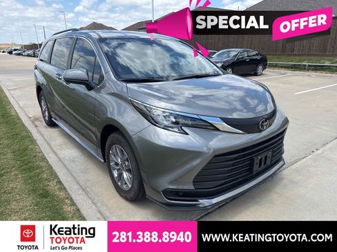 Used 2026 Toyota Sienna LE FWD image 1