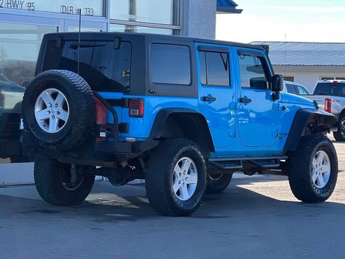 Used 2018 Jeep Wrangler Unlimited Rubicon w/ Cold Weather Group image 3