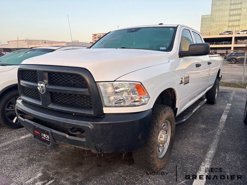 Used 2018 RAM 2500 Tradesman w/ Popular Equipment Group AWD/4WD image 2