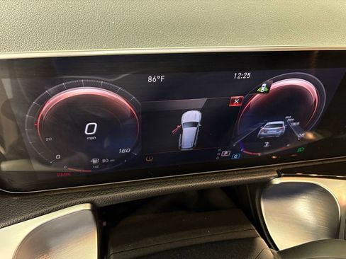 Used 2021 Mercedes-Benz GLB 250 w/ Premium Package image 23