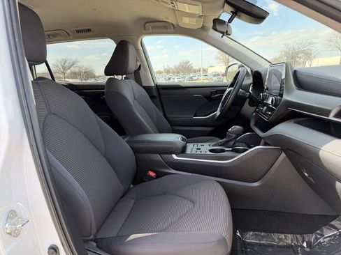 Certified 2024 Toyota Highlander LE image 26