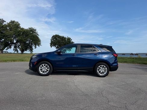 Used 2022 Chevrolet Equinox LT FWD image 2