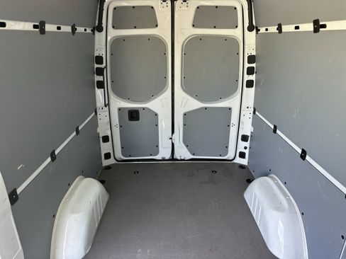 Used 2024 Mercedes-Benz Sprinter 2500 image 15