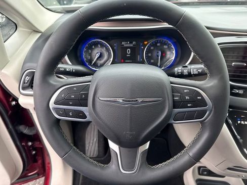 Used 2023 Chrysler Voyager LX image 10