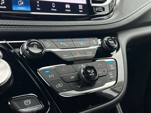 New 2026 Chrysler Pacifica Limited w/ S Appearance Package image 43