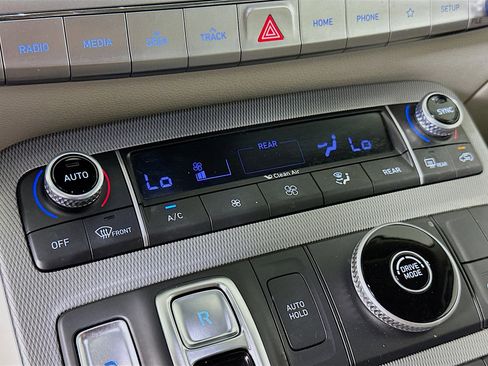 Used 2020 Hyundai Palisade SEL w/ Premium Package FWD image 23