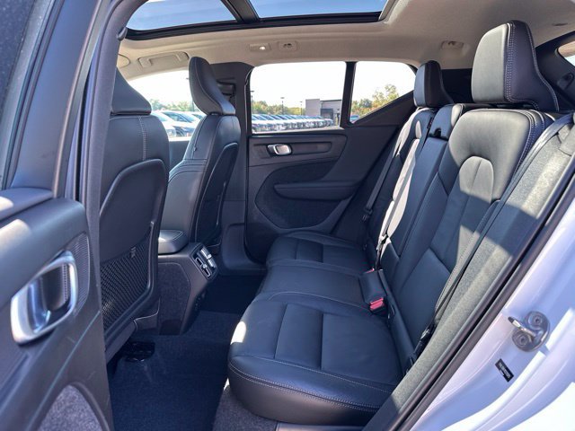 Certified 2024 Volvo XC40 B5 Core AWD/4WD image 11