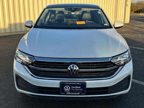 Used 2024 Volkswagen Jetta SE w/ Panoramic Sunroof Package image 2