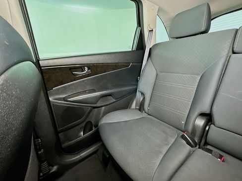 Used 2016 Kia Sorento AWD w/ LX Convenience Package image 12