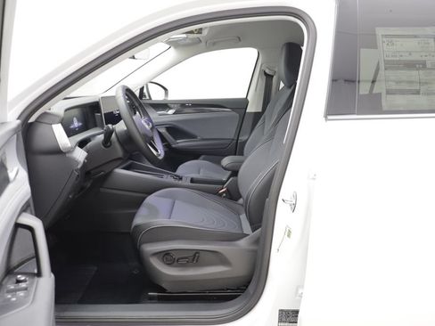 New 2026 Volkswagen Tiguan SE AWD/4WD image 6