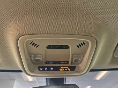 Used 2020 Chevrolet Traverse LT FWD image 20