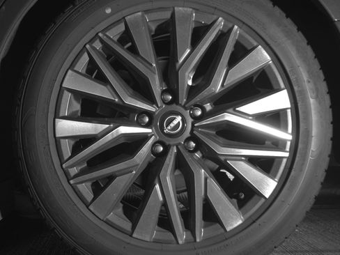 Used 2025 Nissan Altima 2.5 SV FWD image 14