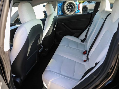 Used 2022 Tesla Model 3 image 18