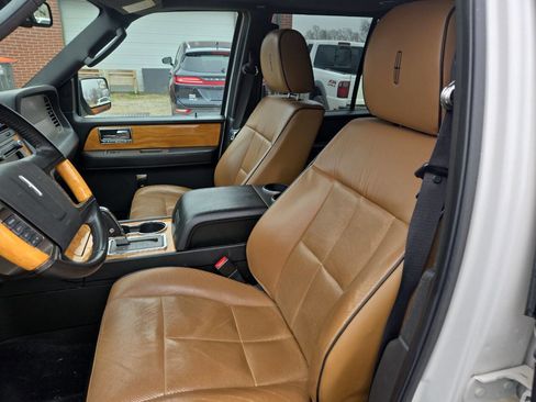 Used 2012 Lincoln Navigator L 4WD image 7