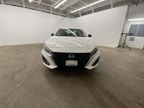 Used 2025 Nissan Altima 2.5 SV image 9