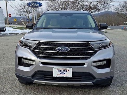 Certified 2021 Ford Explorer XLT w/ Equipment Group 202A image 3