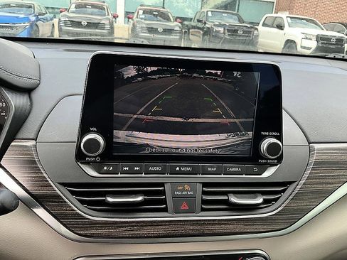 Used 2022 Nissan Altima 2.5 SL FWD image 18