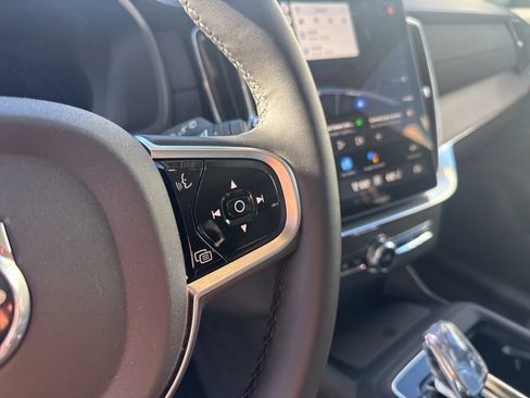 Used 2025 Volvo XC90 B5 Core w/ Climate Package image 8