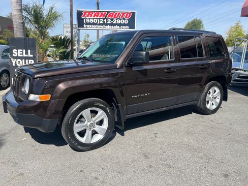 Used 2014 Jeep Patriot Latitude AWD/4WD image 3