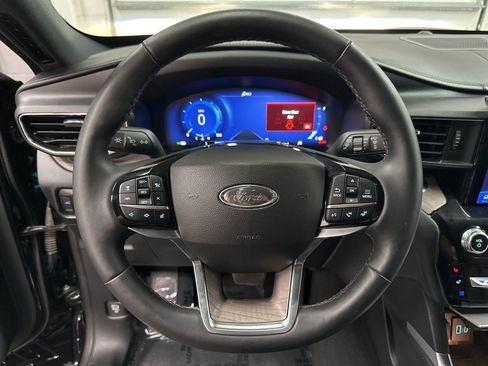 Used 2024 Ford Explorer Platinum w/ Technology Package image 15