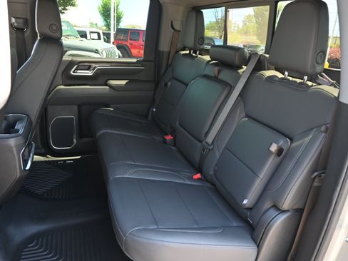 Used 2025 Chevrolet Silverado 2500 LTZ w/ LTZ Plus Package AWD/4WD image 32
