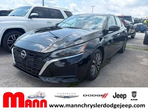 Used 2024 Nissan Altima 2.5 SV FWD image 1