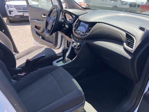 Used 2017 Chevrolet Trax LS FWD image 17