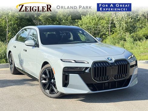 Used 2025 BMW 760i xDrive w/ Luxury Rear Seating Package image 1