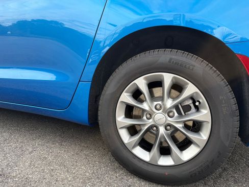 New 2027 Chrysler Pacifica Select AWD/4WD image 10