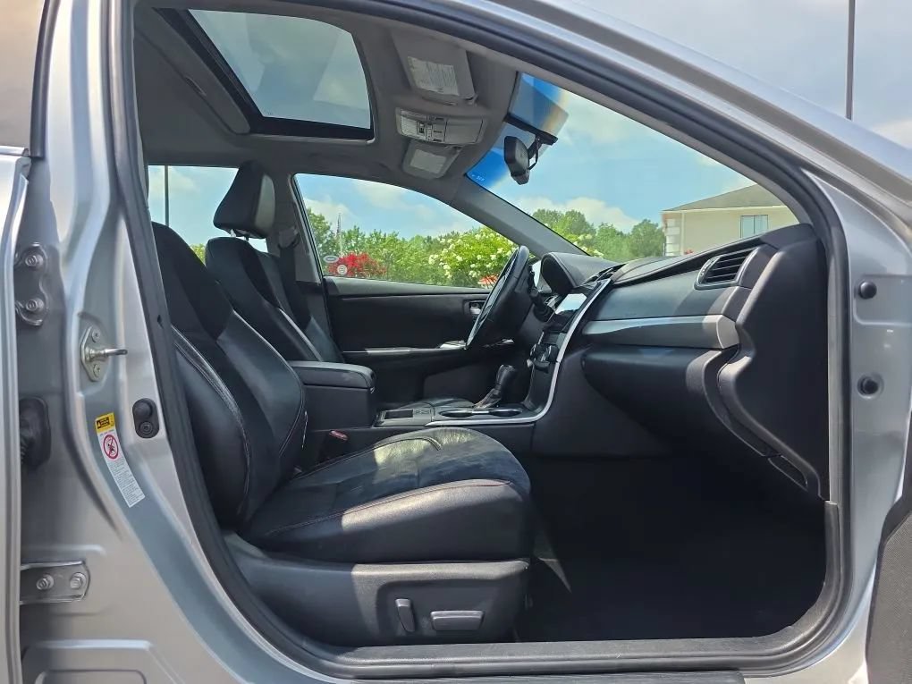 Used 2015 Toyota Camry XSE FWD image 43