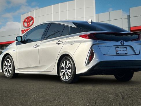 Certified 2019 Toyota Prius Prime Advanced w/ Preferred Accessory Package image 5