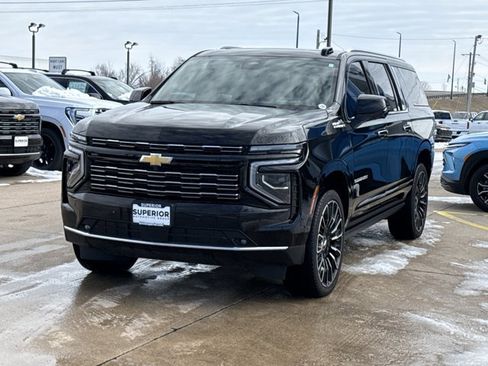 Used 2025 Chevrolet Suburban High Country image 16
