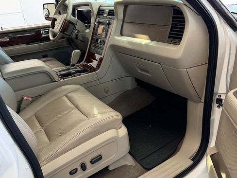 Used 2012 Lincoln Navigator 2WD w/ Monochrome Appearance Pkg image 19