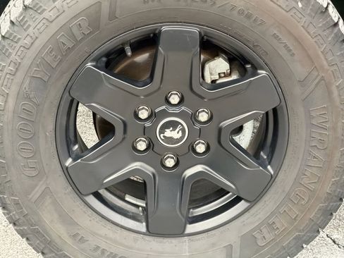 Certified 2021 Ford Bronco Black Diamond image 6