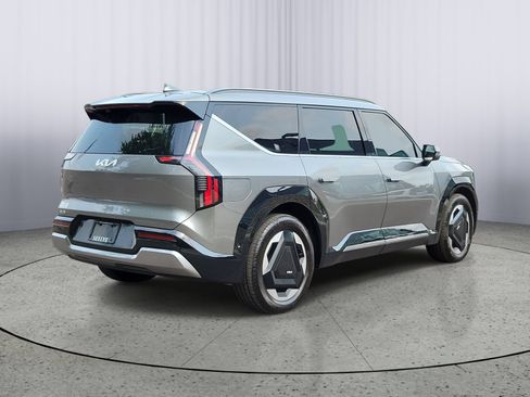 Used 2024 Kia EV9 Land AWD/4WD image 3