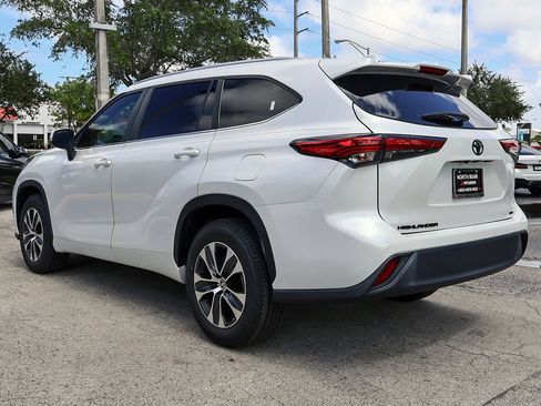 Used 2023 Toyota Highlander XLE FWD image 8
