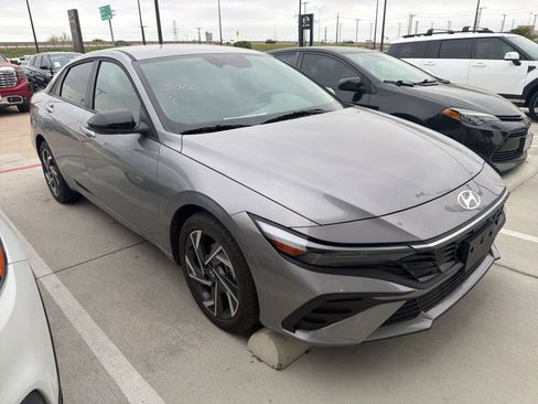 Certified 2025 Hyundai Elantra Sport image 3