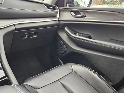 Used 2023 Jeep Grand Cherokee Limited image 11