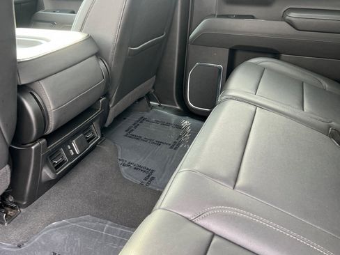 Used 2024 GMC Sierra 1500 SLT image 9