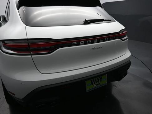 Used 2025 Porsche Macan AWD/4WD image 2