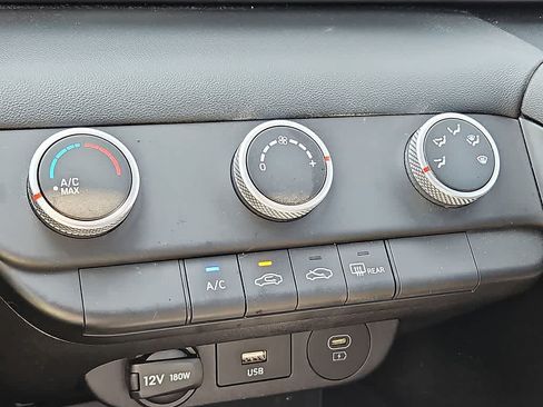 Used 2024 Hyundai Elantra SE FWD image 15