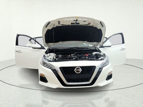 Used 2022 Nissan Altima SV image 12