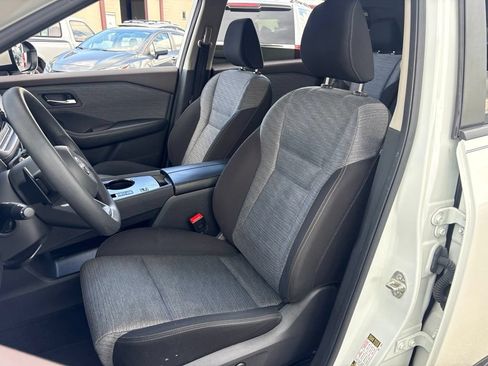 Used 2023 Nissan Rogue SV FWD image 9